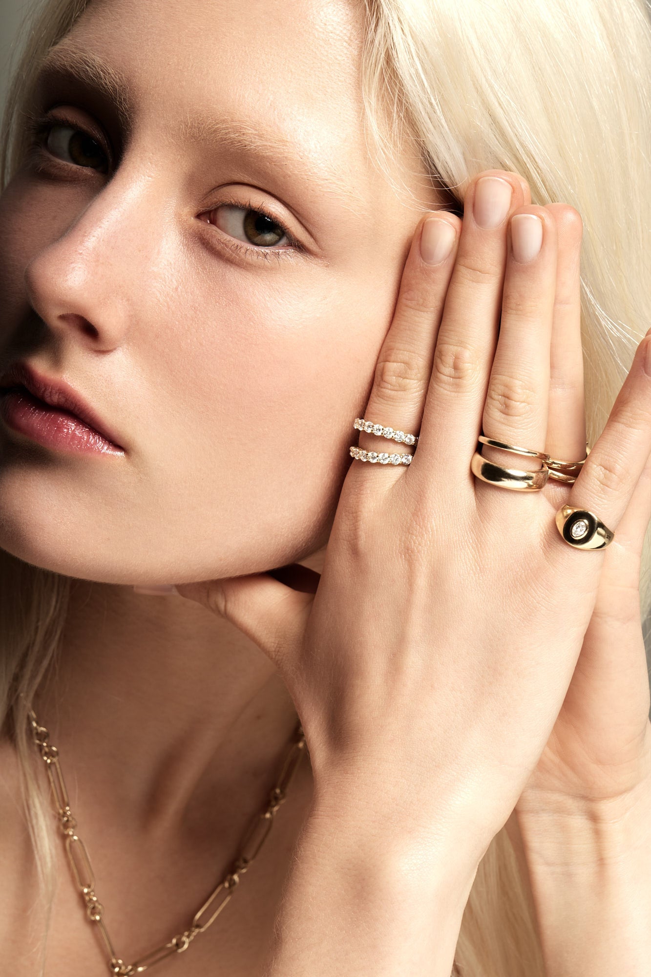 Oval Diamond Signet Ring | White Gold